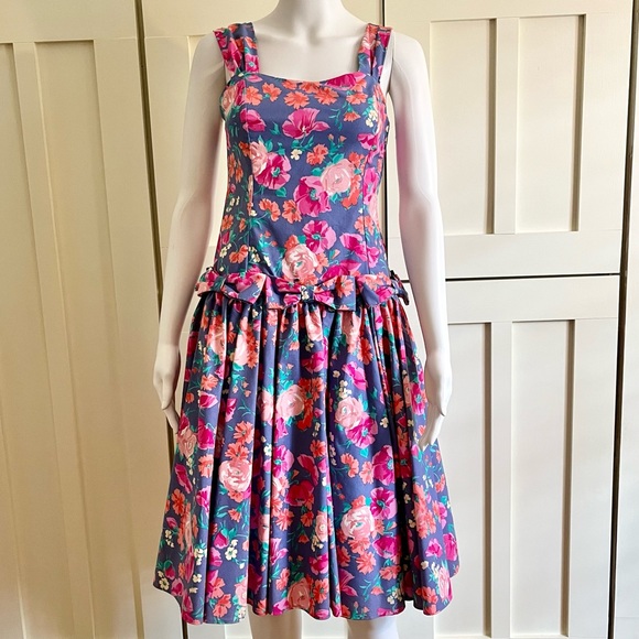Laura Ashley Dresses & Skirts - Vintage 1980’s Laura Ashley Floral Bow Dress